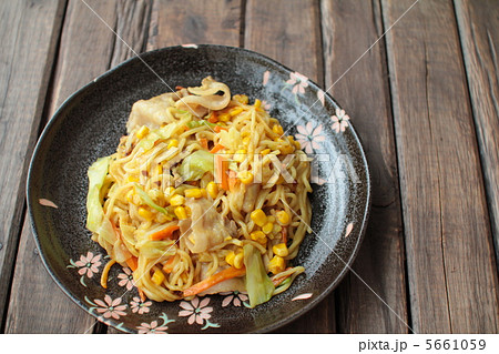 野菜たっぷりカレー焼きそば 野菜たっぷりカレー焼きそば 5661059