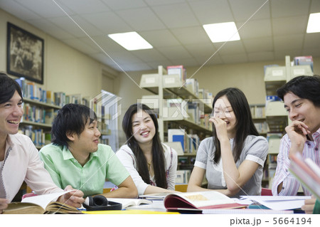 図書室の大学生 図書室の大学生 5664194