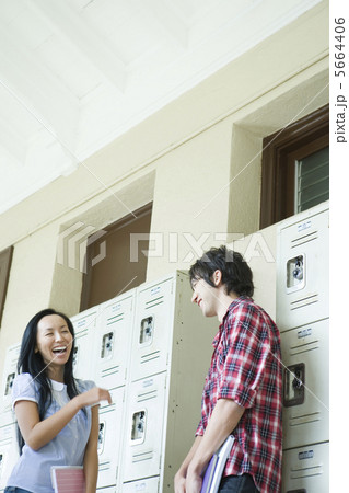 キャンパスの大学生 キャンパスの大学生 5664406