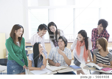 教室の大学生 5664408