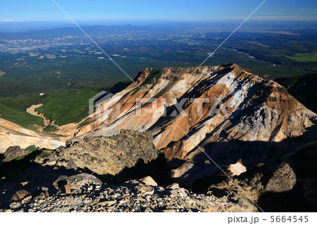 三段山と美瑛、上富良野の町 三段山と美瑛、上富良野の町 5664545