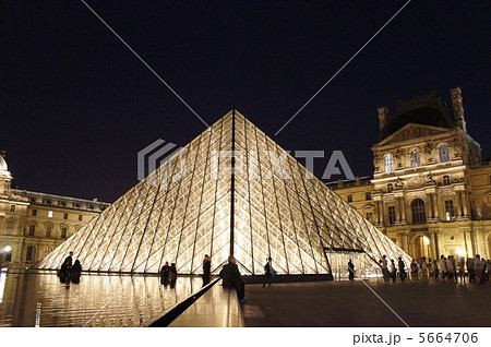 ルーブル美術館　ルーヴル美術館　Louvre 5664706