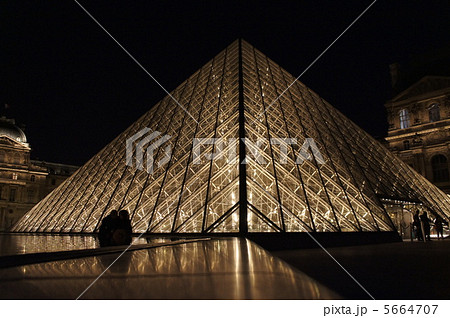 ルーブル美術館　ルーヴル美術館　Louvre 5664707