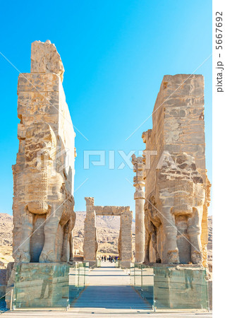 イランの世界遺産(ペルセポリス遺跡の門) 5667692