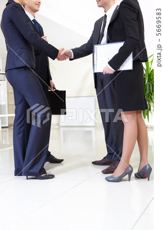 Striking deal 5669583