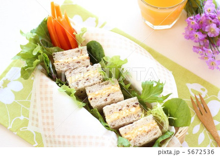 健康パンの卵サンド 5672536