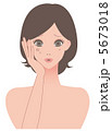 女性 / 顔 / シミ 5673018