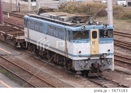 予讃線　新居浜駅　EF65 5673163