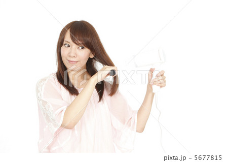 ドライヤーと女性 5677815