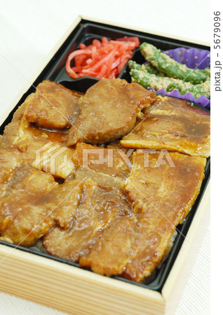 おいしい豚肉弁当 5679096