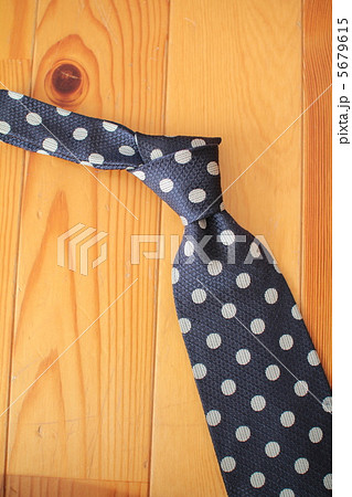 水玉模様のネクタイ　父の日イメージ 5679615