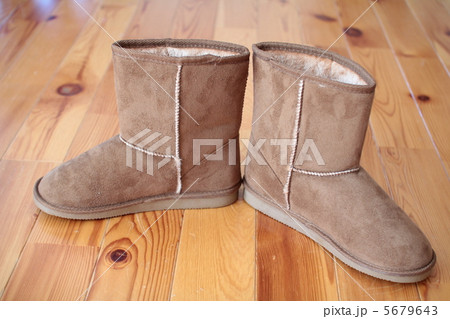 ベージュのショート丈ムートンブーツ 冬用ブーツ ベージュのショート丈ムートンブーツ 冬用ブーツ 5679643