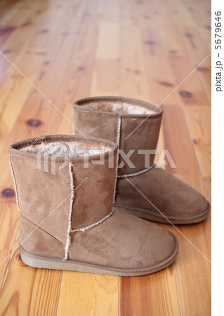 ベージュのショート丈ムートンブーツ 冬用ブーツ ベージュのショート丈ムートンブーツ 冬用ブーツ 5679646