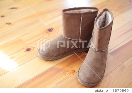 ベージュのショート丈ムートンブーツ 冬用ブーツ ベージュのショート丈ムートンブーツ 冬用ブーツ 5679649