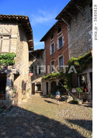 フランスの古い中世の面影がある田舎町ぺルージュ フランスの古い中世の面影がある田舎町ぺルージュ 5680819