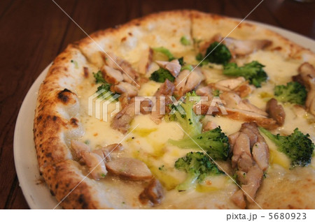 あつあつ窯焼きピッツァ あつあつ窯焼きピッツァ 5680923