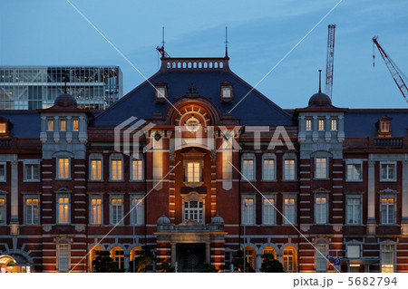 保存・復原工事完成の東京駅丸の内駅舎正門のライトアップ 保存・復原工事完成の東京駅丸の内駅舎正門のライトアップ 5682794