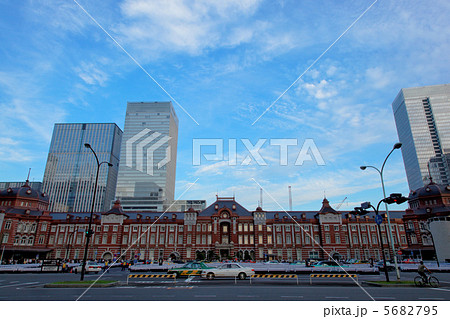 保存・復原工事完成の東京駅丸の内駅舎の夕暮れ 保存・復原工事完成の東京駅丸の内駅舎の夕暮れ 5682795