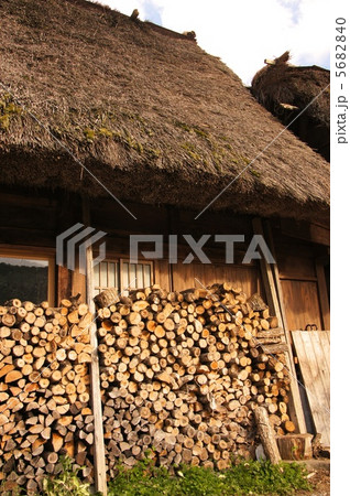 薪を蓄えてます。 5682840