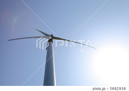 太陽とウィンドファーム 太陽とウィンドファーム 5682938