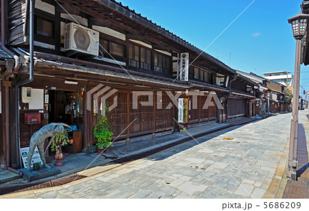 高岡散歩・金屋町 千本格子造りの家並み 高岡散歩・金屋町 千本格子造りの家並み 5686209