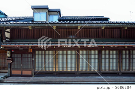 高岡散歩・金屋町 千本格子造りの家並み 高岡散歩・金屋町 千本格子造りの家並み 5686284