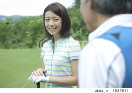 父と話をする娘の顔 5687615