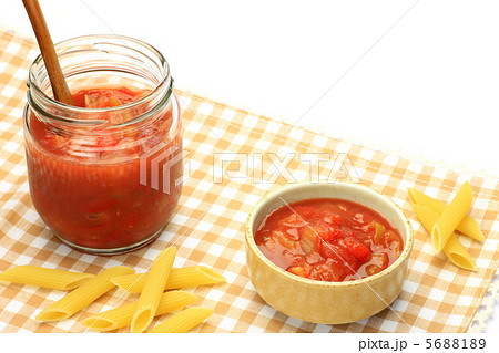 サルサソースとペンネ 5688189