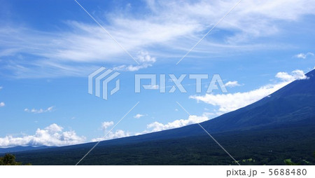 初秋の空と青富士の山裾・山梨県側から左側稜線・横位置(2012.9.24) 5688480