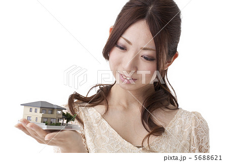 住宅、女性イメージ 5688621