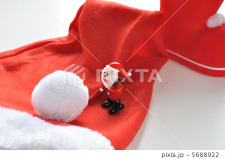 サンタクロースとサンタ帽 サンタクロースとサンタ帽 5688922