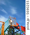 公園の女の子 5690255