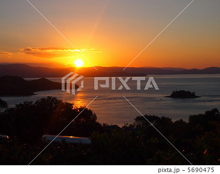 ハミルトン島のワンツリーヒルから見た夕日 5690475