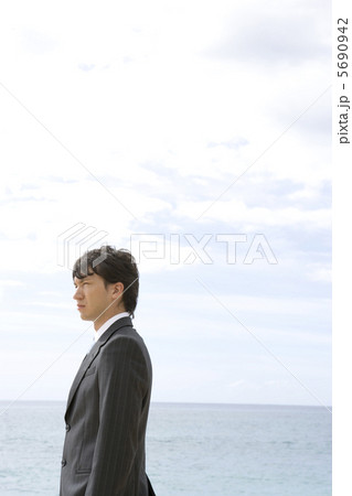 20代のビジネスマン 5690942