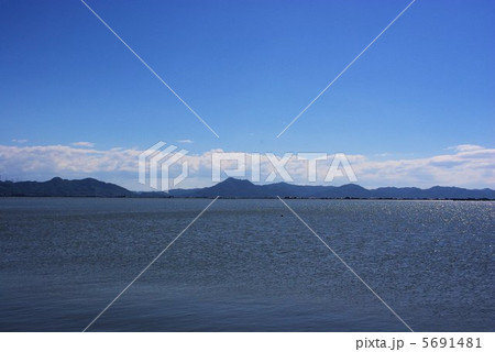 児島湖対岸に常山を望む 5691481