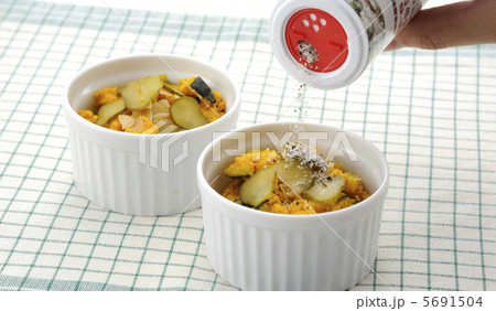 パンプキングラタンにハーブ岩塩 パンプキングラタンにハーブ岩塩 5691504