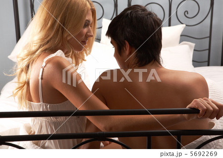 Chatting couple 5692269