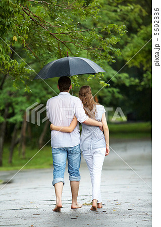 Walking in the rain 5692336