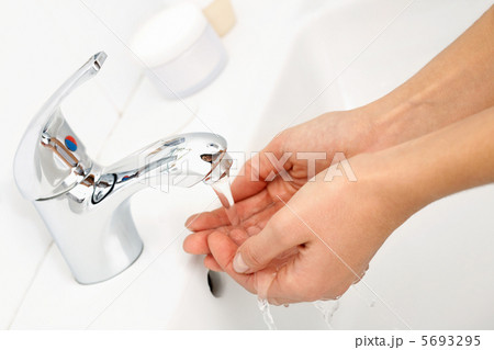 Washing hands 5693295