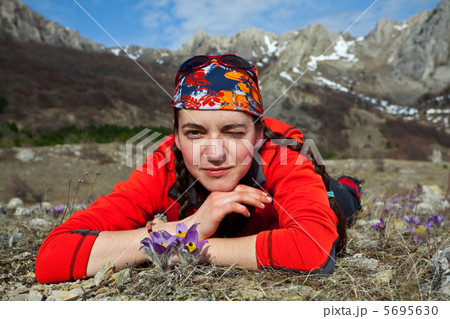 Girl in the hike Girl in the hike 5695630