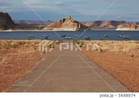 Powell lake Powell lake 5698074