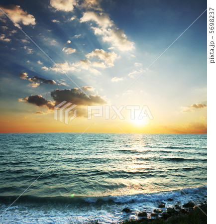 Sea scene 5698237