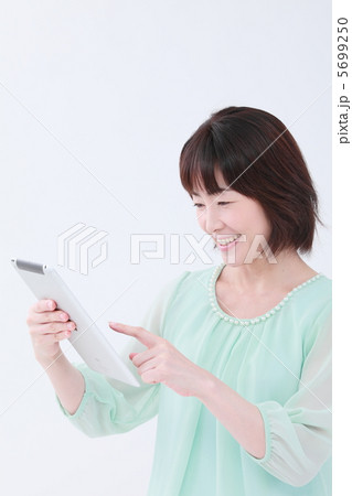 ミドル　女性　ライフスタイル　 5699250