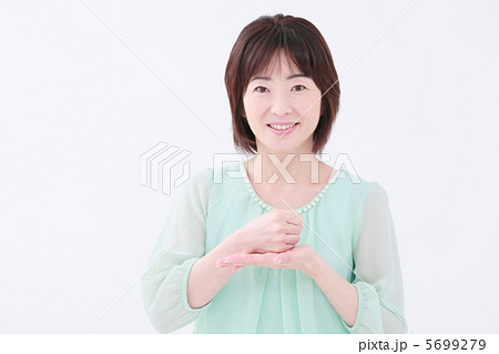 ひらめくミドル女性 ひらめくミドル女性 5699279