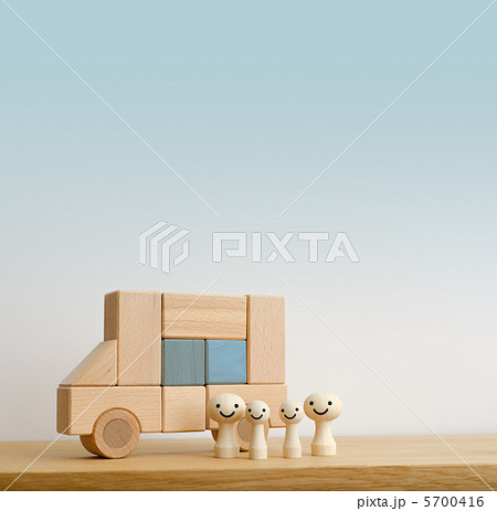 車と人のイメージ 車と人のイメージ 5700416