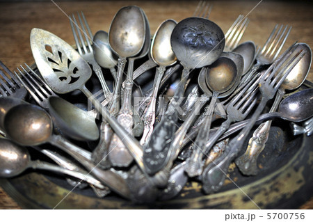 古いスプーンとフォークのコレクション 古いスプーンとフォークのコレクション 5700756