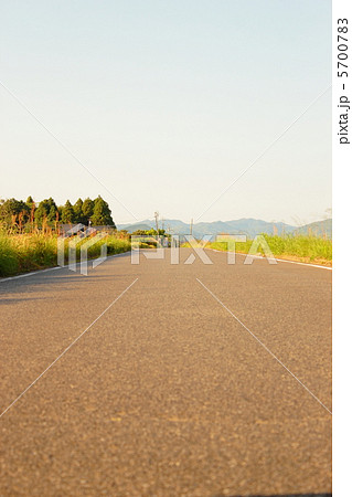 夕焼けの道 夕焼けの道 5700783
