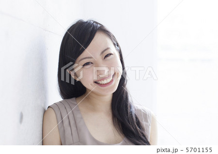 笑顔の女性 笑顔の女性 5701155