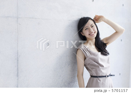 笑顔の女性 笑顔の女性 5701157