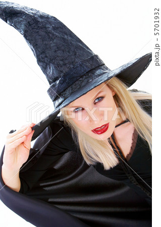 Woman in black 5701932